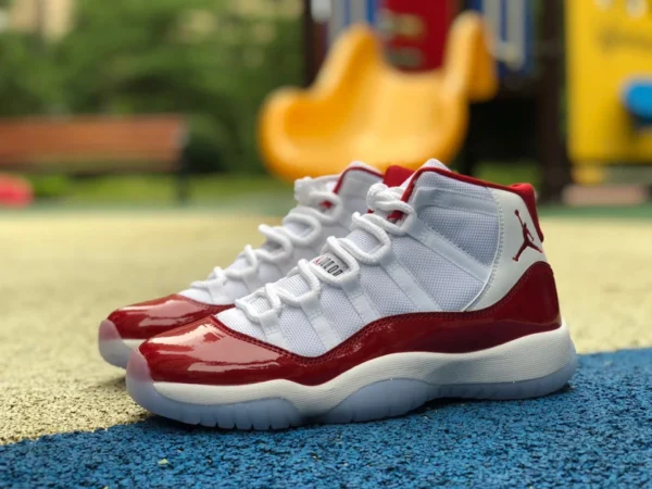 aj11 rosso ciliegia modello alto da donna foto reali Air Jordan 11 "Cherry" AJ11 rosso ciliegia bianco rosso 378038-116