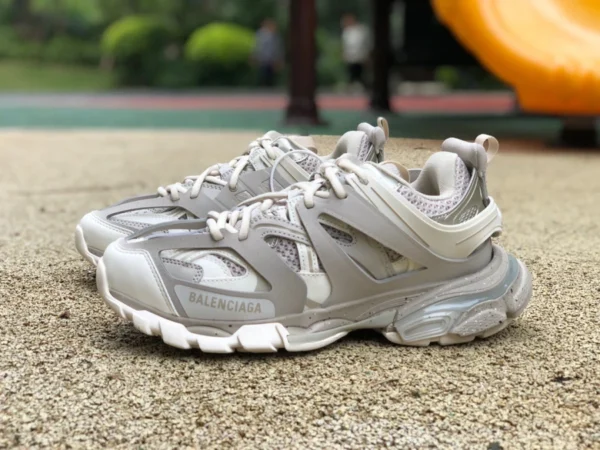 Balenciaga 3.0 bianco grigio Balenciaga Triple S scarpe da papà Balenciaga