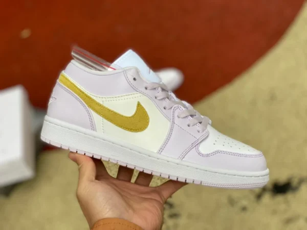 aj1 bianco viola oro gancio basso Air Jordan 1 Low AJ1 bianco viola basso retro scarpe da basket DC0774-501