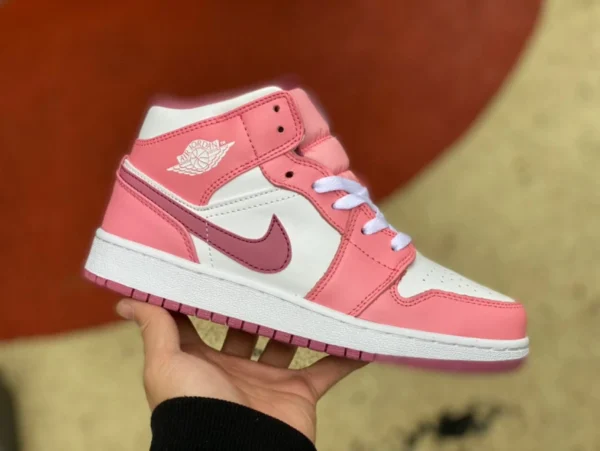 aj1mid rosa e bianche Air Jordan 1 Mid GS AJ1 scarpe da basket casual mid-top rosa e bianche da donna DQ8423-616