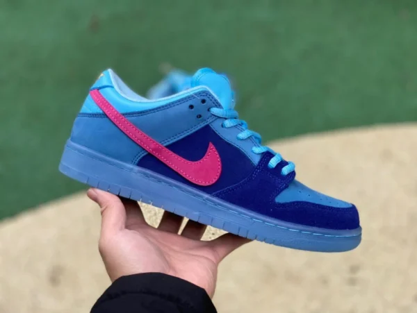 Puffo Dunk puro originale Run The Jewels x Nike SB Dunk Low Puffo DO9404-400