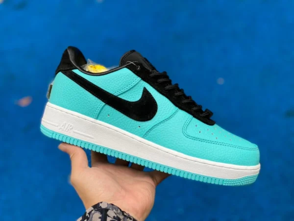 Air Force reverse Tiffany versione più conveniente in co-branding TIFFANY & CO./Tiffany x Nike Air Force 1 Low 11837" Sneaker retrò alla moda in co-branding Tiffany