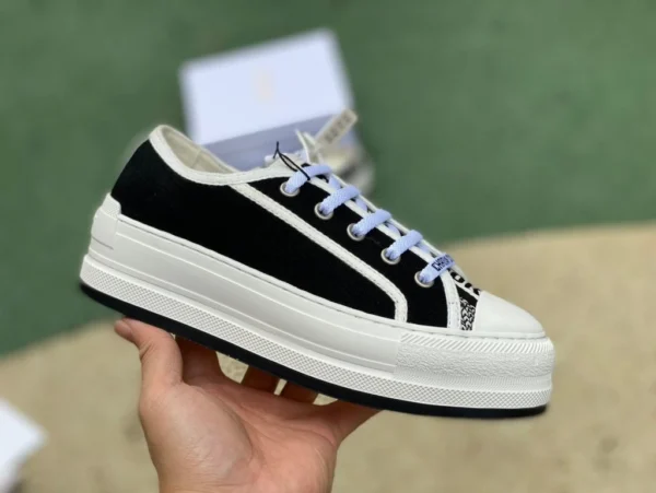 sneakers alte da donna in cotone bianco e nero DIOR Dior Walkn'Dior ricamate