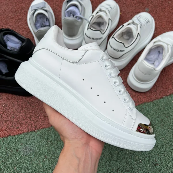 McQueen testa a specchio bianca buona fabbrica di prodotti dà profitto, piccolo profitto ma fatturato rapido Ale xander McQueen Alexander McQueen sneakers moda casual