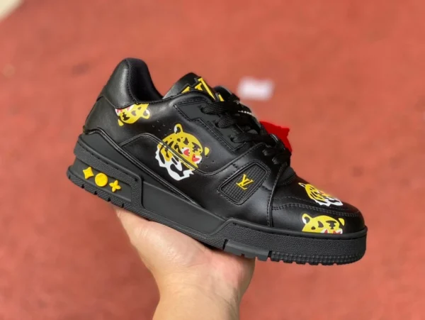 LV co-branded nero Anno della versione Tiger Guangzhou Louis Vuitton Louis Vuitton Trainer sneakers moda