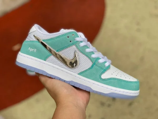 Dunk joint APRIL versione c bianca e verde APRIL SKATEBOARDS x Nike SB Dunk Low sneakers basse traspiranti Tiffany gancio argento bianco e verde FD2562-400