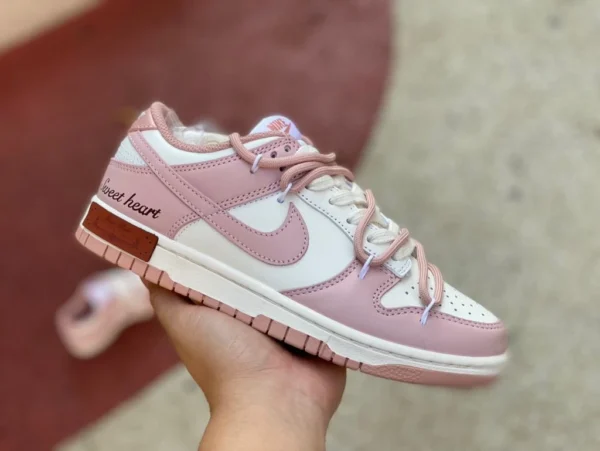 Dunk strap rose rosa Scarpe da donna Nike Dunk Low Spd retro sweetheart lock stile college decostruite sneakers basse rosa rosa dd1503-118