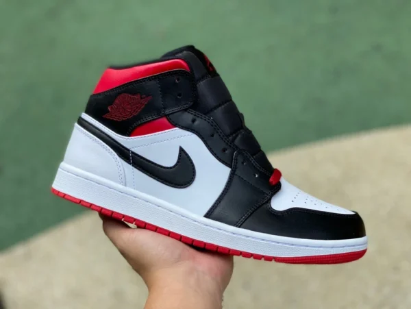 aj1mid nero e bianco rosso puro originale Air Jordan 1 Mid AJ1 nero e bianco rosso mid-top retro scarpe da basket DQ8426106