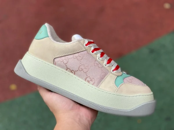 Gucci spaghetti di riso paffuti con suola spessa puro originale GUCCI Gucci Screener sneakers paffute in pelle GG con suola spessa allacciate per donna rosa beige