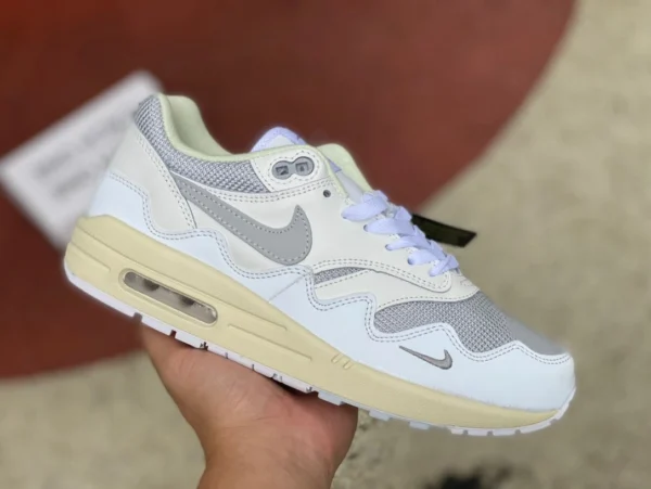 Max1 motivo ondulato bianco e grigio Nike Air Max 1 X Patta Nike scarpe da corsa basse con motivo ondulato bianco e grigio per uomo e donna DQ0299100