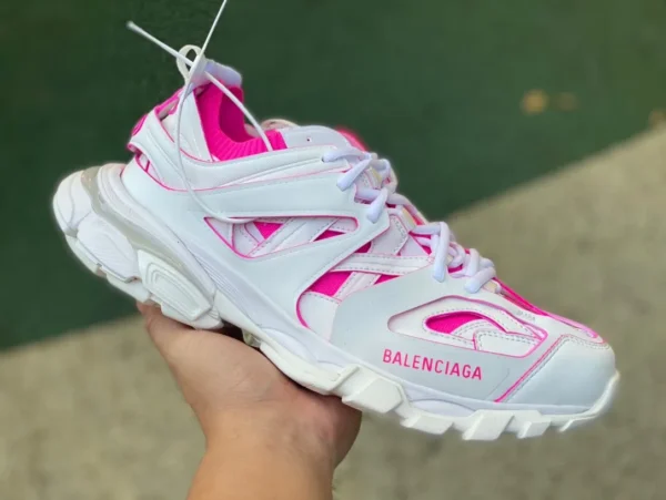 Balenciaga 3.0 bianco cipria Balenciaga Triple S scarpe da papà Balenciaga