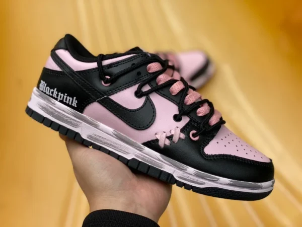 Dunk cinturino nero rosa doppio XX Nike Dunk Low OKHR doppio XX rosa inchiostro unhook stile 1 giorno vibe stile sneakers basse GS nero rosa CW1590-100