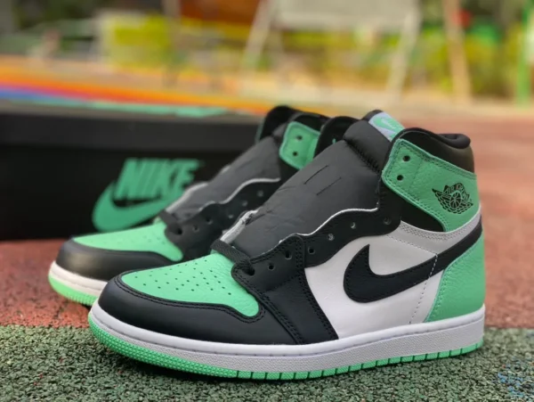 aj1 nero e bianco verde alto Air Jordan 1 Retro High OG "Green Glow" 2024 DZ5485-130