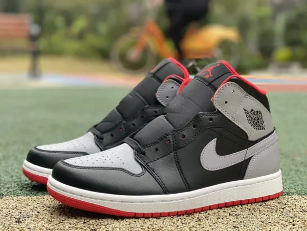 aj1Mid nero grigio rosso puro originale Air Jordan 1 Mid AJ1 grigio nero mid-top retrò scarpe da basket DQ8426-006