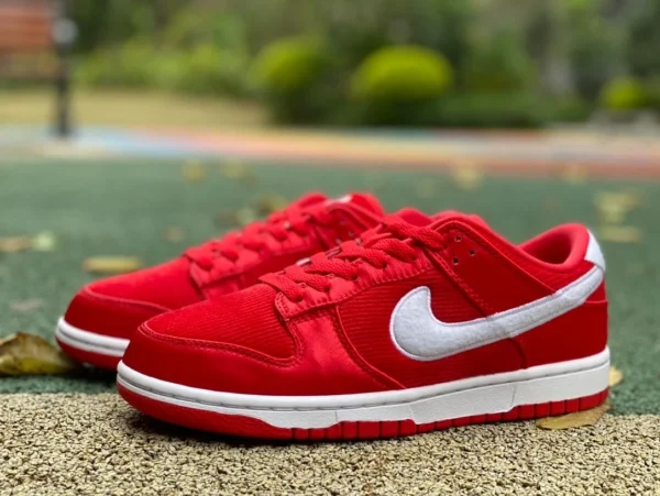 Dunk rosso San Valentino s2 puro originale Nike Dunk Low velluto a coste rosse e bianche sneakers basse da donna FZ3548-612