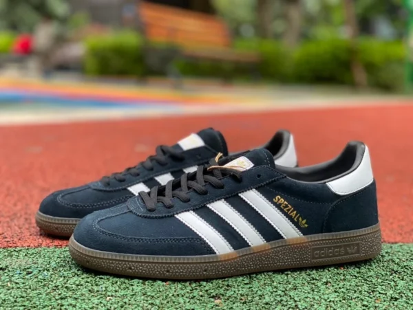 Scarpe da ginnastica basse da uomo retrò Adidas Handball Spezil bianche e nere DB3021