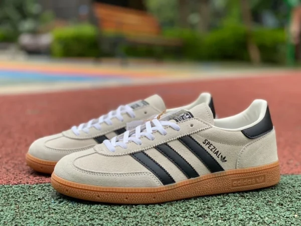 Adidas scarpe da ginnastica casual retrò basse in gomma grezza bianca e nera ADIDAS trifoglio HANDBALL SPEZIAL IF6562